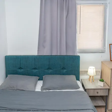 Modern Upon Tsimiski *