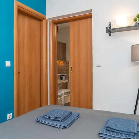 Modern Upon Tsimiski