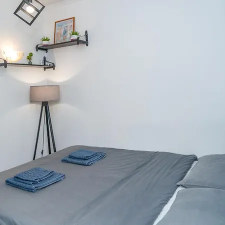 Modern Upon Tsimiski Apartament Saloniki