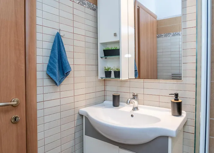 Modern Upon Tsimiski Apartament Saloniki