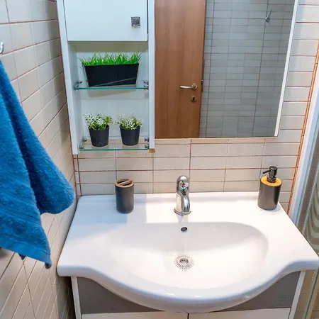 Modern Upon Tsimiski *