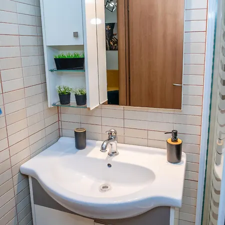 Modern Upon Tsimiski