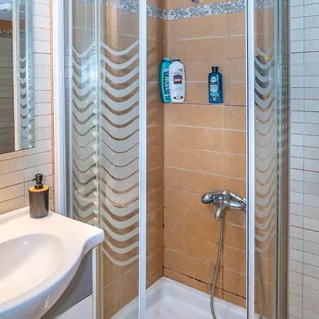 Apartman Modern Upon Tsimiski