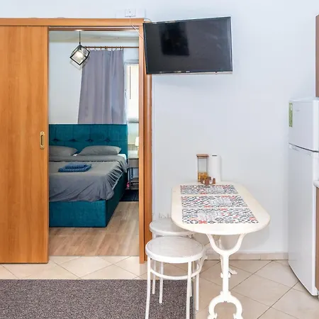 Modern Upon Tsimiski * Thessaloniki